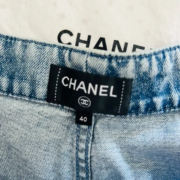 CHANEL Jeans (Like New)